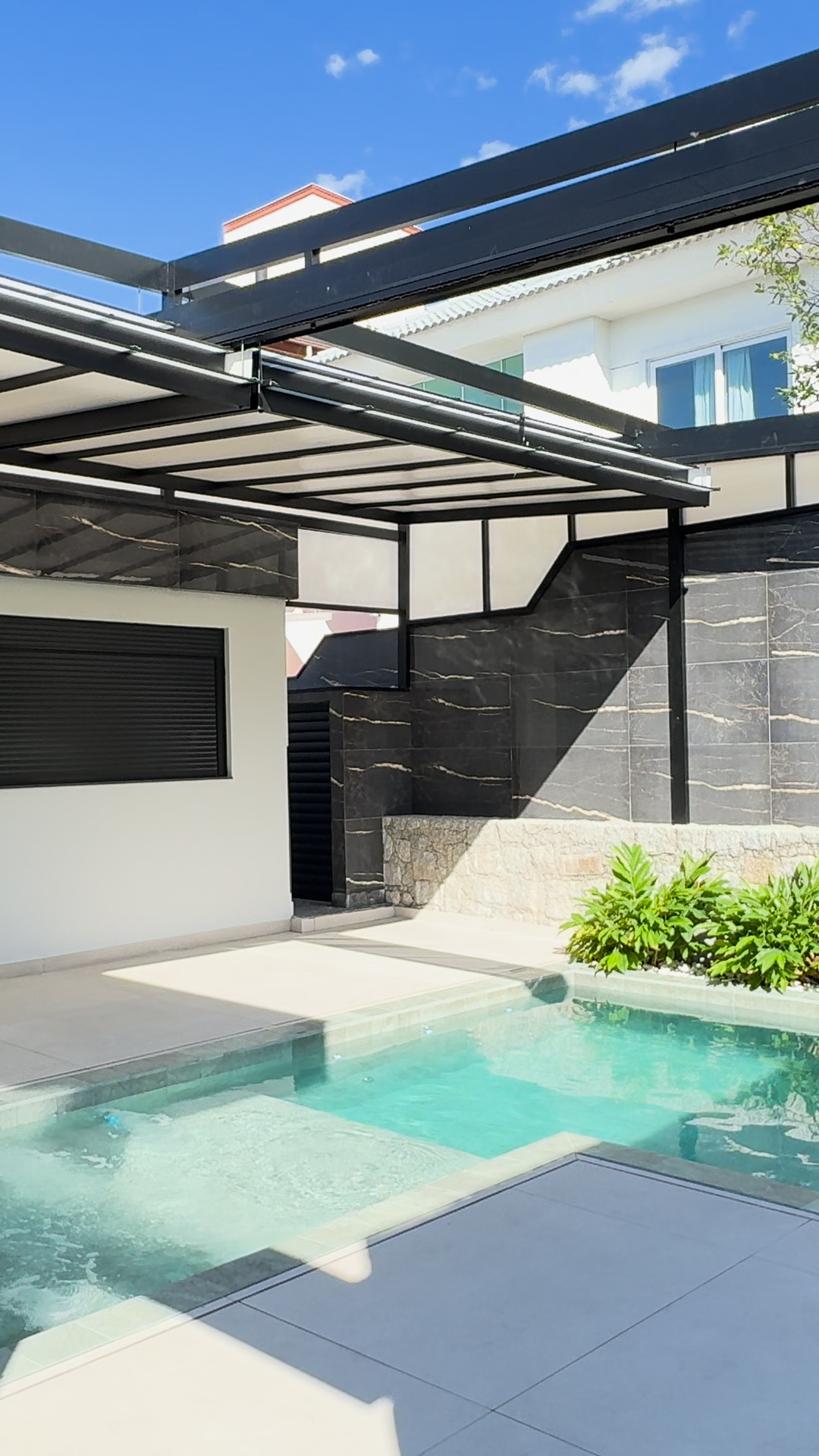 Cobertura para piscina: o que avaliar antes de iniciar um projeto?