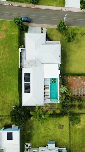Vista aérea de área externa com cobertura retrátil